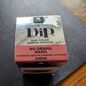 Red Carpet Dip manicure powder in color - No Drama Mama